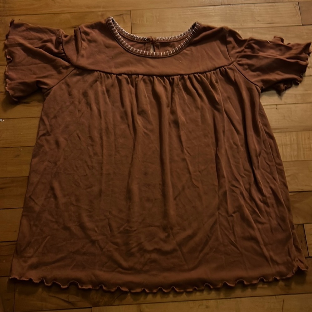 Hardly worn maroon T-shirt.